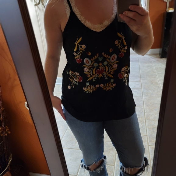 Floral Embroidered Cami Tank - Picture 5 of 9